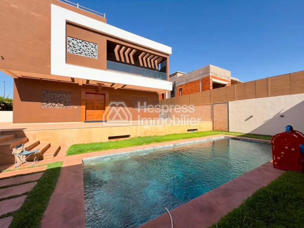 Charming 800 m² villa with private pool in Taga