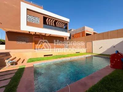 Charming 800 m² villa with private pool in Taga