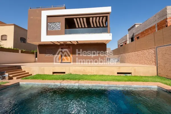 Charming 800 m² villa with private pool in Taga