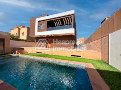 Charming 800 m² villa with private pool in Taga