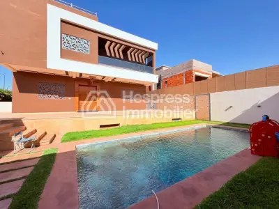 Charming 800 m² villa with private pool in Taga
