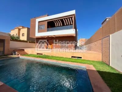 Charming 800 m² villa with private pool in Taga