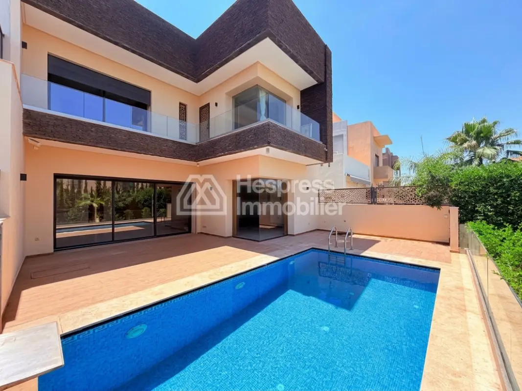 Splendid villa with private pool in a residence