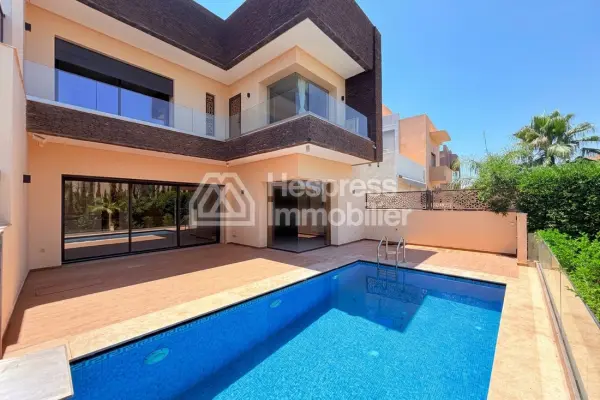 Splendid villa with private pool in a residence