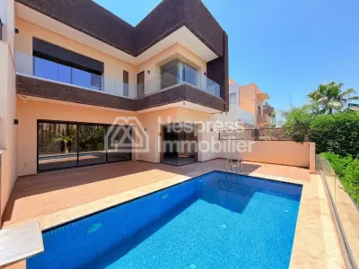 Splendid villa with private pool in a residence