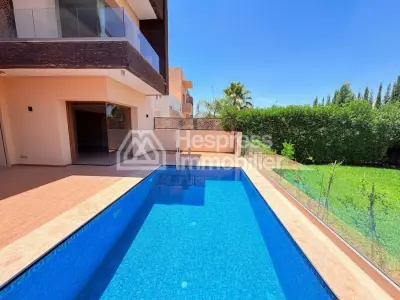 Splendid villa with private pool in a residence
