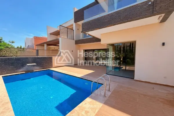 Splendid villa with private pool in a residence