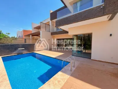 Splendid villa with private pool in a residence