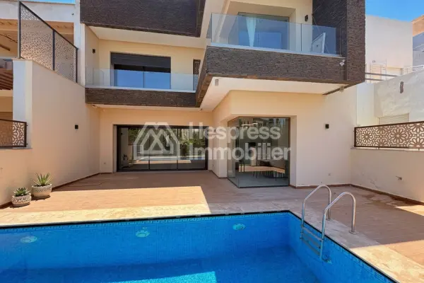 Splendid villa with private pool in a residence
