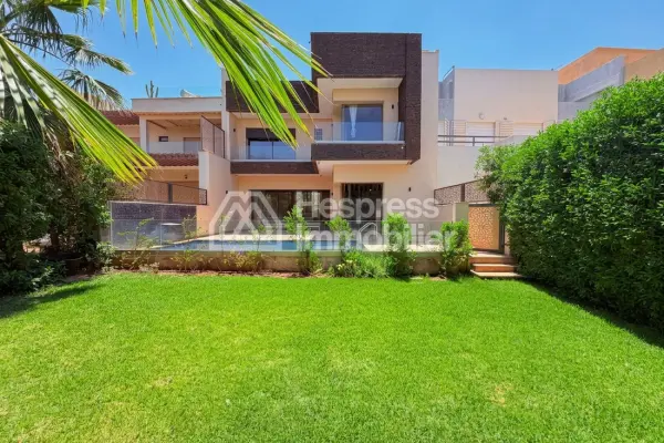 Splendid villa with private pool in a residence