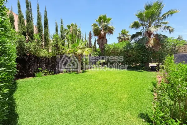 Splendid villa with private pool in a residence