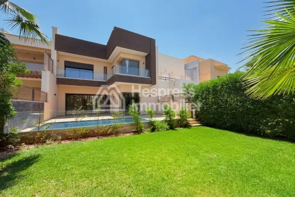 Splendid villa with private pool in a residence