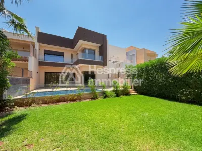 Splendid villa with private pool in a residence