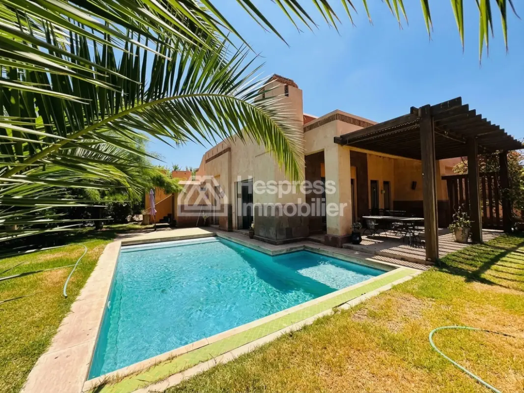 Magnifique villa plain pied avec piscine sur résidence