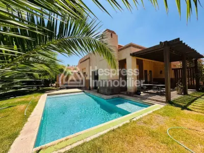 Magnifique villa plain pied avec piscine sur résidence