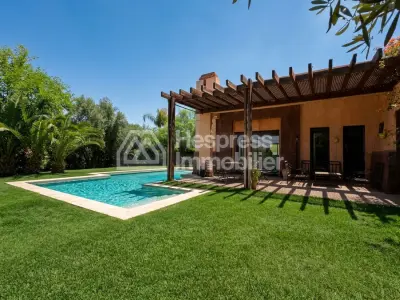 Magnifique villa plain pied avec piscine sur résidence