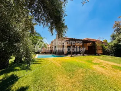 Magnifique villa plain pied avec piscine sur résidence