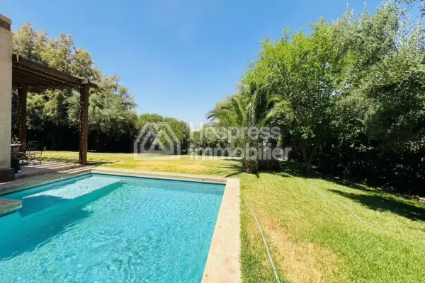 Magnifique villa plain pied avec piscine sur résidence