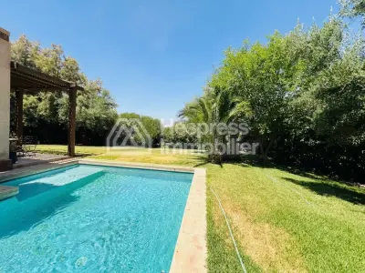 Magnifique villa plain pied avec piscine sur résidence