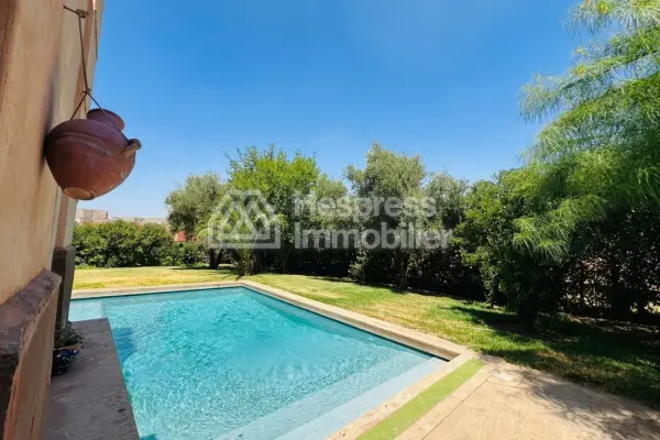 Magnifique villa plain pied avec piscine sur résidence
