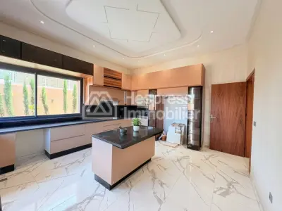 Belle villa 4 suites avec piscine privée à Targa