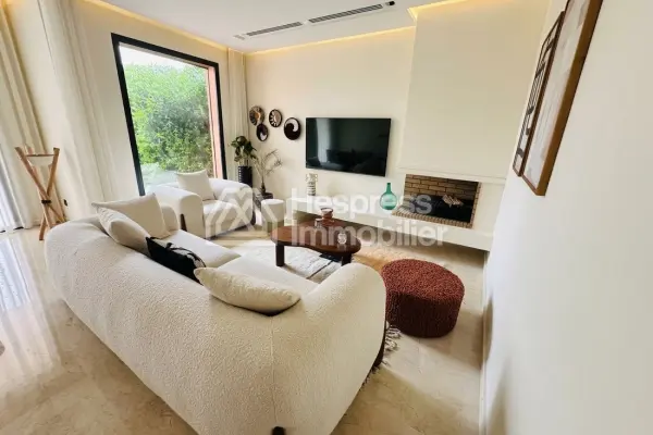 Stunning new modern villa in a secure residence