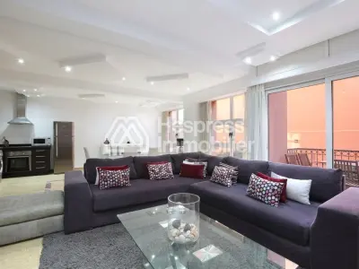 Stunning modern duplex in a residence at Majorelle