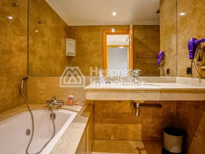 Beautiful apartment in a residence with swimming pool at Majorelle