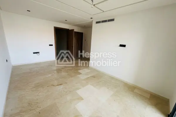 Unfurnished 3-bedroom apartment – ​​near M Avenue