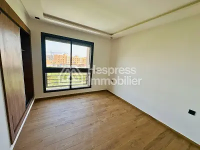 Unfurnished 3-bedroom apartment – ​​near M Avenue