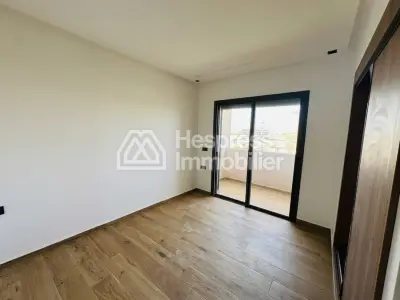 Unfurnished 3-bedroom apartment – ​​near M Avenue
