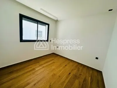 Unfurnished 3-bedroom apartment – ​​near M Avenue
