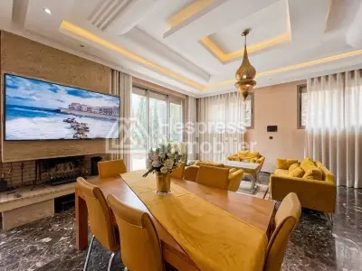 Spacieuse villa avec piscine privée à Targa