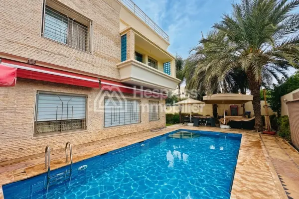 فيلا رائعة مكونة من 4 غرف نوم مع مسبح خاص في تارغا