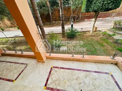 Magnifique rez de jardin 2 chambres – Agdal