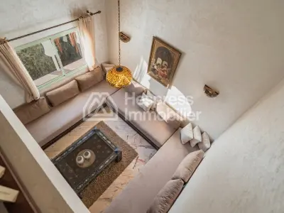 شقة دوبلكس رائعة بثلاث غرف نوم في قلب النخيل