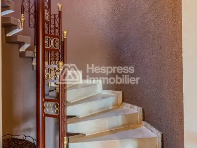 شقة دوبلكس رائعة بثلاث غرف نوم في قلب النخيل