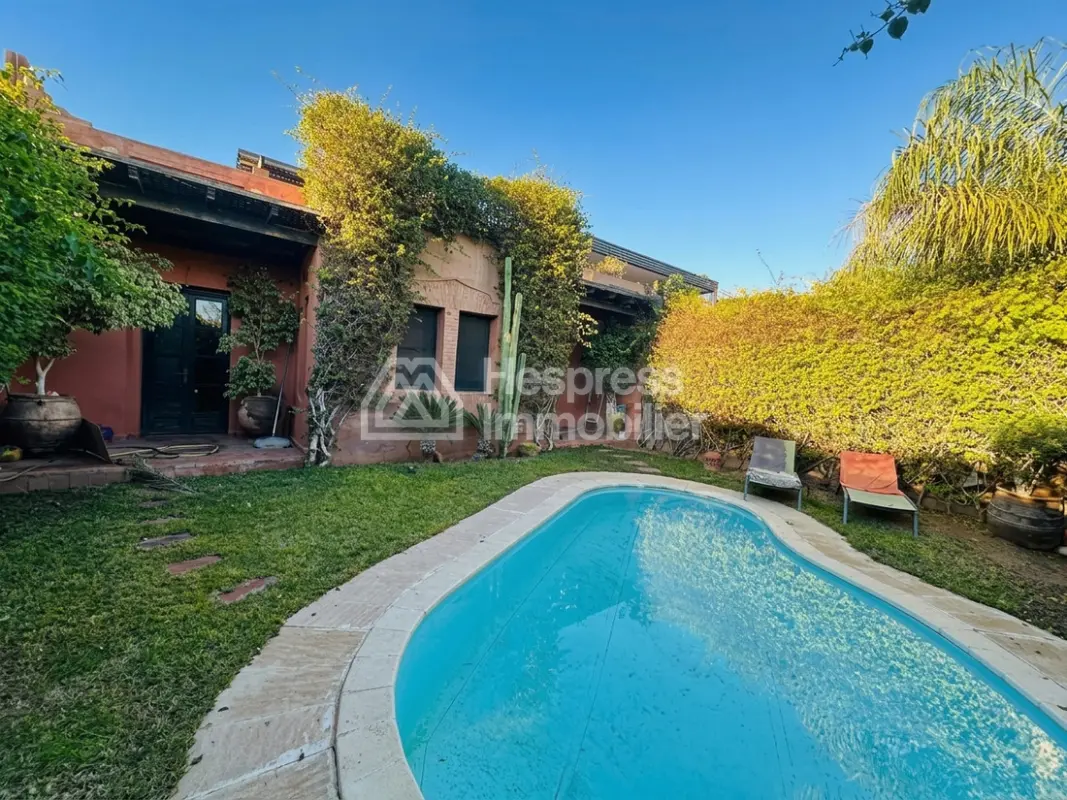 Furnished single-storey villa with private pool