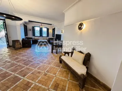Furnished single-storey villa with private pool