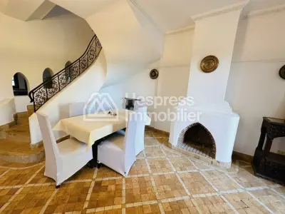 Furnished single-storey villa with private pool
