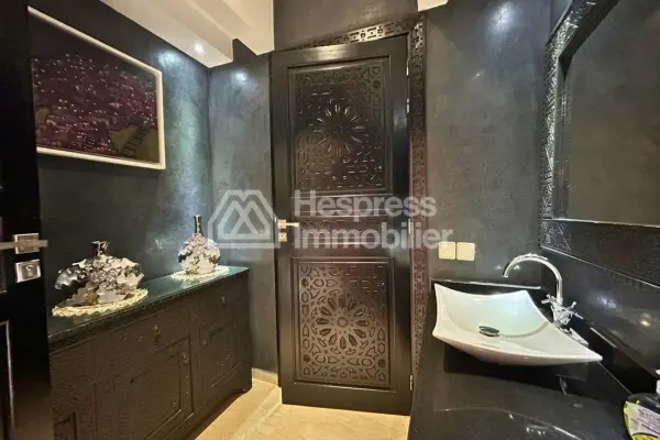 فيلا رائعة مكونة من 4 غرف نوم مع مسبح خاص في تارغا