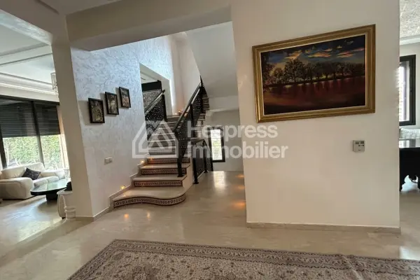 فيلا رائعة مكونة من 4 غرف نوم مع مسبح خاص في تارغا