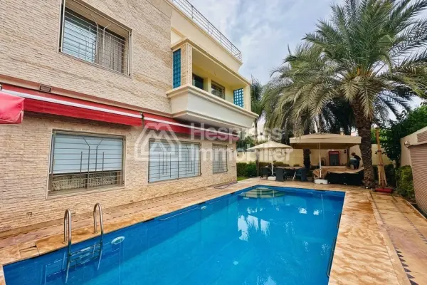 فيلا رائعة مكونة من 4 غرف نوم مع مسبح خاص في تارغا