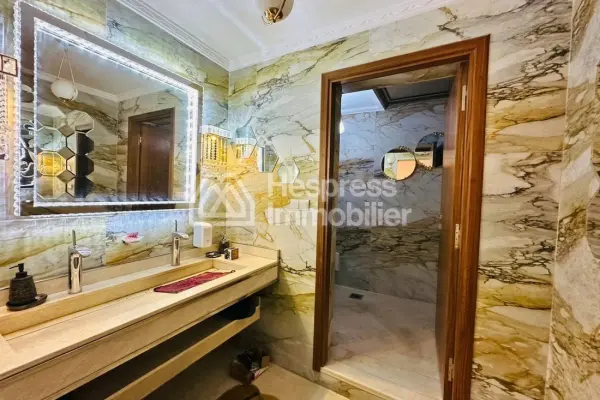 فيلا رائعة مكونة من 4 غرف نوم مع مسبح خاص في تارغا