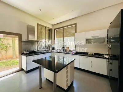 Belle villa de 500 m² avec piscine à Targa
