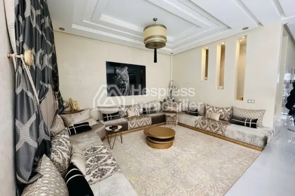فيلا رائعة مكونة من 4 غرف نوم مع مسبح خاص