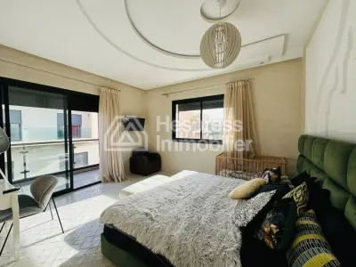 فيلا رائعة مكونة من 4 غرف نوم مع مسبح خاص