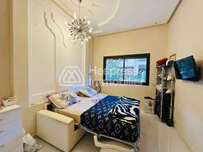 فيلا رائعة مكونة من 4 غرف نوم مع مسبح خاص