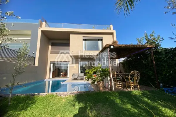 Magnificent villa with pool in a golf resort