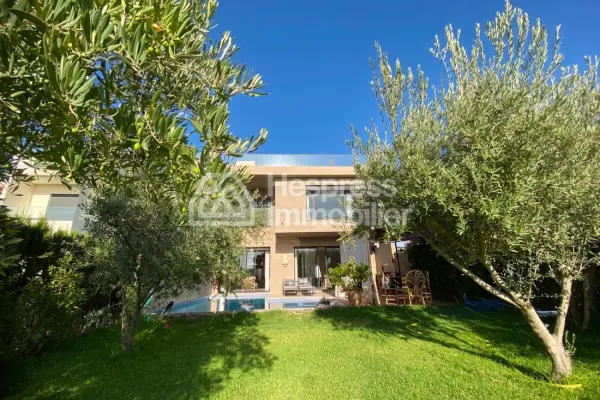 Magnificent villa with pool in a golf resort